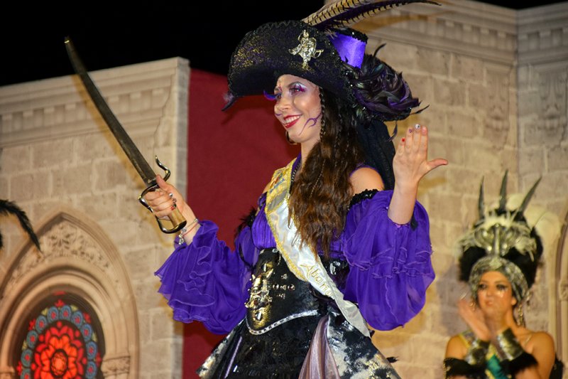 Los Moros i Cristians de Xàbia arrancan con una presentación cargada de emociones y homenajes Los Moros i Cristians de Xàbia arrancan con una presentación cargada de emociones y homenajes